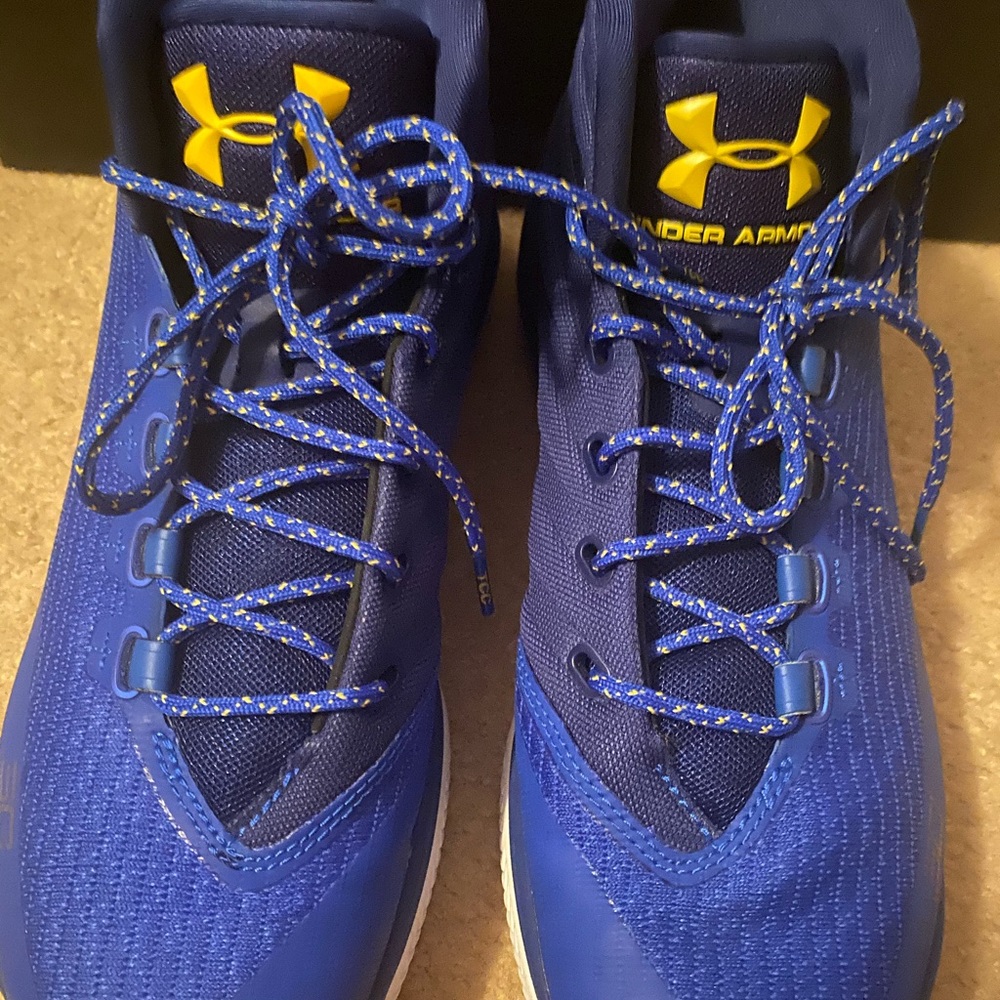 Under Armour Curry 3s